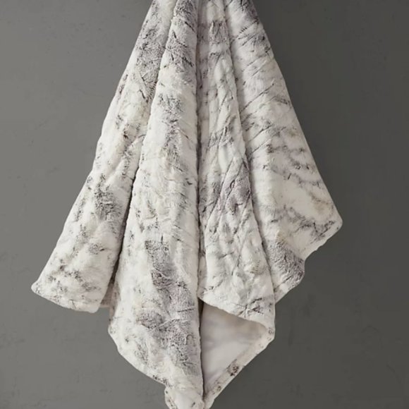 White/Black Oversize Ultra-Soft Heated Throw 50"W x 70"L Snow Leopard - Picture 3 of 4